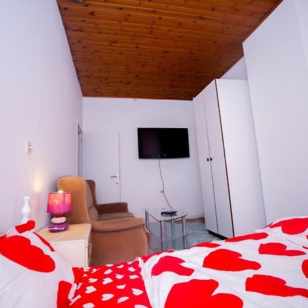 Agreable Chambre Sur Liege Avc Parking Et Wifi Gratuit Exterior foto